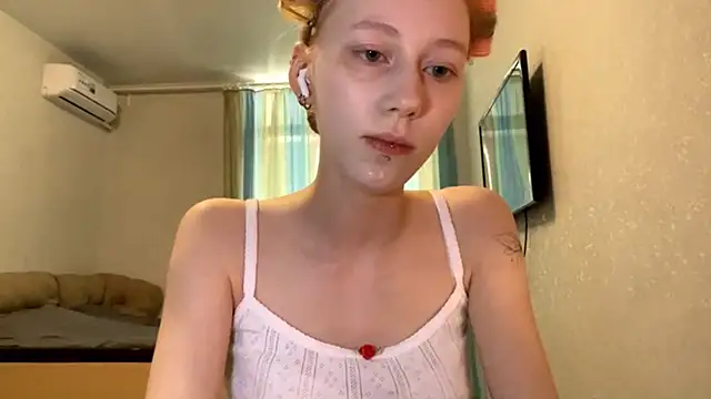 Snapshot of BossedFrog chatting on July 19, 2026, 12:53 pm BossedFrog online show from July 19, 2026, 12:53 pm