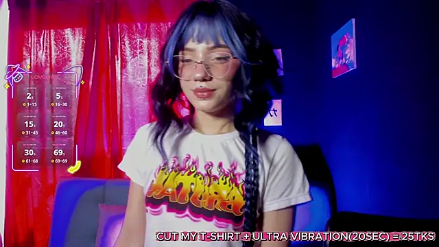 petitemila online show from June 9, 2026, 6:41 pm