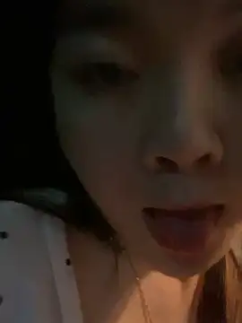 qianduoduo521 online show from June 27, 2026, 5:18 pm