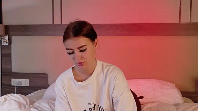 leonameilee online show from June 18, 2026, 6:13 am
