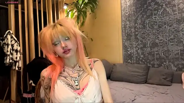 JoanneMcauly online show from June 15, 2026, 9:50 pm
