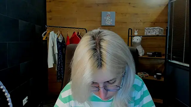 Snapshot of DaisyHopkins chatting on June 21, 2026, 8:50 am DaisyHopkins online show from June 21, 2026, 8:50 am