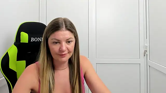 Snapshot of MiaSummerr_ chatting on July 11, 2026, 7:16 pm MiaSummerr online show from July 11, 2026, 7:16 pm