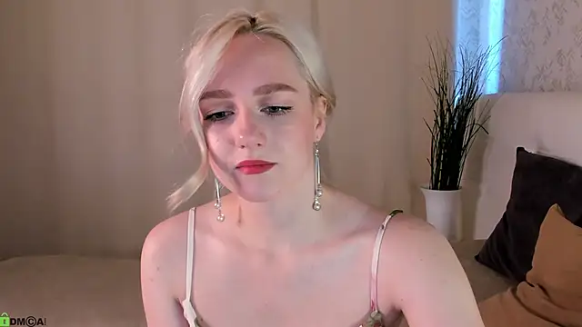 Chloe-Deccer online show from June 29, 2026, 1:12 am