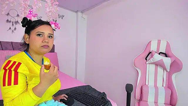 NahomyEvans online show from June 17, 2026, 12:40 pm