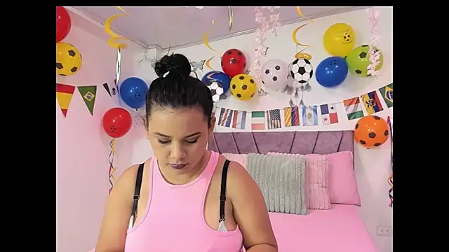 NahomyEvans online show from July 3, 2026, 11:49 am