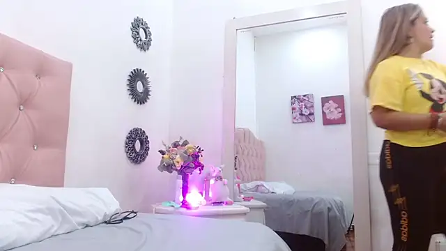 Snapshot of _saray_rose chatting on July 4, 2026, 4:13 pm saray rose online show from July 4, 2026, 4:13 pm