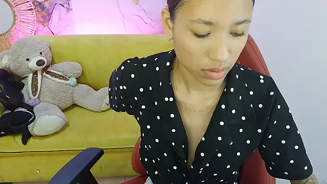 Kiimmy m  online show from June 10, 2026, 2:38 pm