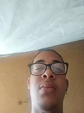 Snapshot of Enzo_Manul chatting on July 17, 2026, 12:45 pm Enzo Manul online show from July 17, 2026, 12:45 pm
