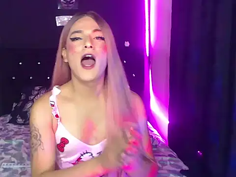 Snapshot of madame_kitty chatting on June 10, 2026, 11:35 pm madame kitty online show from June 10, 2026, 11:35 pm
