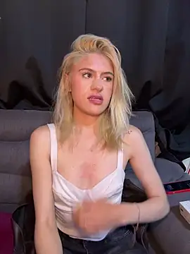 Lia-firee online show from June 11, 2026, 2:44 am
