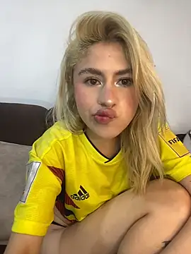 Lia-firee online show from June 27, 2026, 1:06 pm