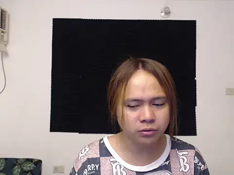 AlluringModel online show from May 1, 2026, 7:35 am