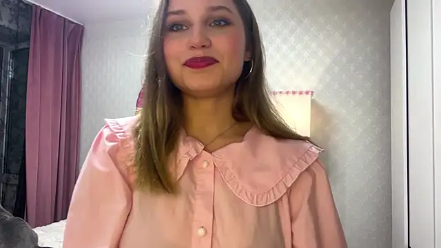 Snapshot of Bella__Ray chatting on June 11, 2026, 6:39 pm Bella Ray online show from June 11, 2026, 6:39 pm