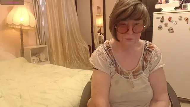 Snapshot of Sharon_Amore chatting on May 1, 2026, 5:39 pm Sharon Amore online show from May 1, 2026, 5:39 pm