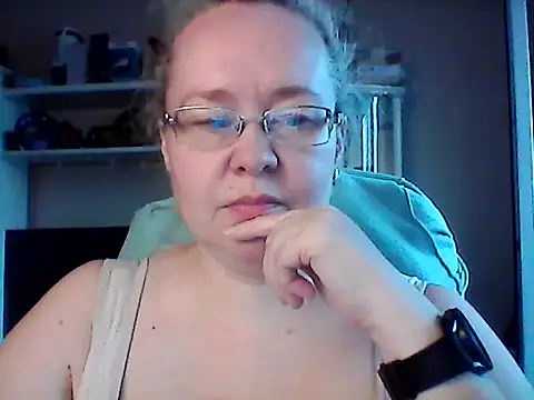 Snapshot of Viola27 chatting on June 15, 2026, 2:19 pm Viola27 online show from June 15, 2026, 2:19 pm