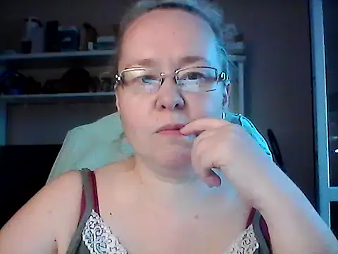 Snapshot of Viola27 chatting on July 1, 2026, 2:40 pm Viola27 online show from July 1, 2026, 2:40 pm