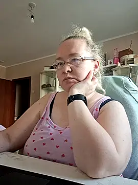 Snapshot of Viola27 chatting on July 7, 2026, 9:57 am Viola27 online show from July 7, 2026, 9:57 am