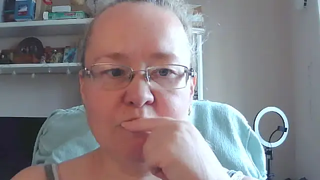 Snapshot of Viola27 chatting on July 16, 2026, 5:57 am Viola27 online show from July 16, 2026, 5:57 am