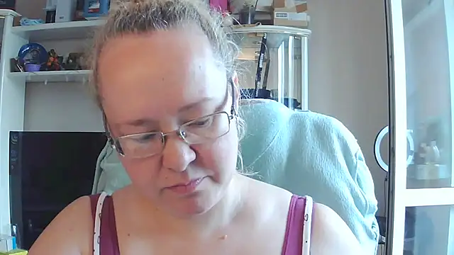 Snapshot of Viola27 chatting on July 17, 2026, 7:15 am Viola27 online show from July 17, 2026, 7:15 am