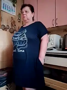 Snapshot of oksana72 chatting on May 29, 2026, 6:11 am oksana72 online show from May 29, 2026, 6:11 am