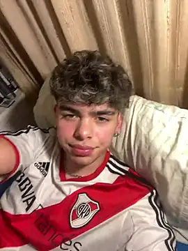 ElMen0r06 online show from August 5, 2026, 2:14 am
