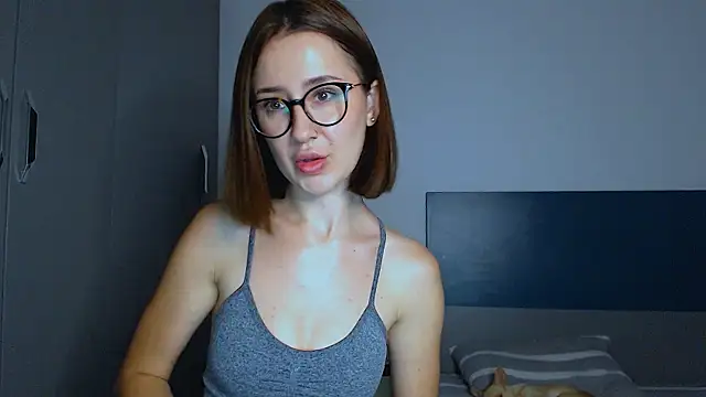 sofiacrystal online show from June 10, 2026, 3:50 am