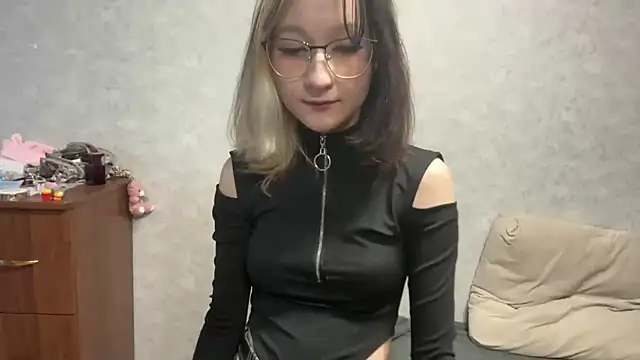 Snapshot of Lilfain_baby chatting on June 29, 2026, 12:05 pm Lilfain baby online show from June 29, 2026, 12:05 pm
