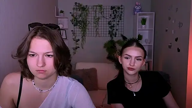 Snapshot of naomi_perl chatting on June 25, 2026, 10:31 am naomi perl online show from June 25, 2026, 10:31 am