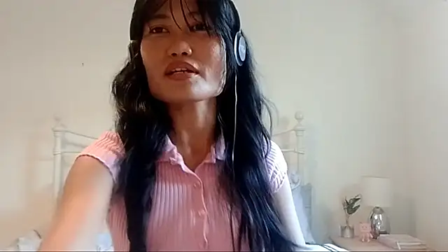 Snapshot of MichelEdland chatting on June 17, 2026, 1:45 pm MichelEdland online show from June 17, 2026, 1:45 pm