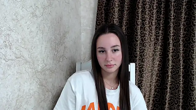 Snapshot of Tina_tin85 chatting on August 3, 2026, 8:23 pm Tina tin85 online show from August 3, 2026, 8:23 pm