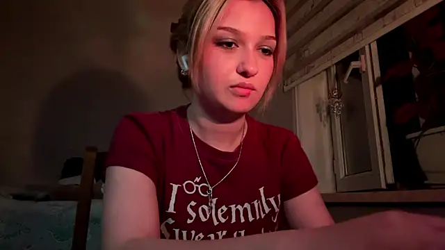 Snapshot of CloudyFoxy chatting on June 9, 2026, 7:47 pm CloudyFoxy online show from June 9, 2026, 7:47 pm