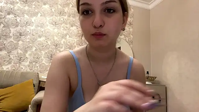 Snapshot of CloudyFoxy chatting on June 19, 2026, 9:40 pm CloudyFoxy online show from June 19, 2026, 9:40 pm