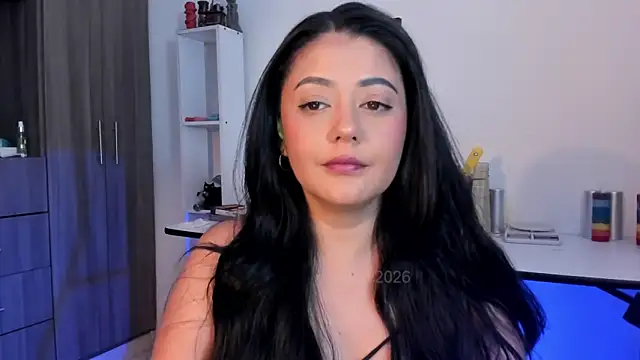 Snapshot of LauraToro_ chatting on June 20, 2026, 6:38 am LauraToro online show from June 20, 2026, 6:38 am