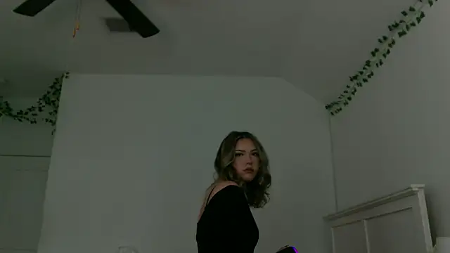 juicyxi online show from June 9, 2026, 5:57 pm