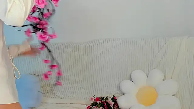 mimi cutee online show from July 25, 2026, 3:15 am