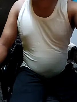 Snapshot of Lawrencedlkk007 chatting on February 14, 2026, 3:42 pm Lawrencedlkk007 online show from February 14, 2026, 3:42 pm