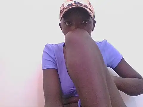 Snapshot of ebonypetite2 chatting on June 27, 2026, 12:22 pm ebonypetite2 online show from June 27, 2026, 12:22 pm