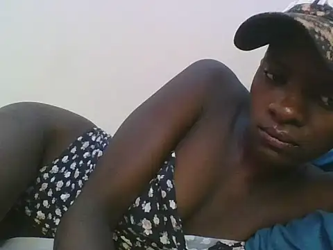 Snapshot of ebonypetite2 chatting on July 5, 2026, 4:19 am ebonypetite2 online show from July 5, 2026, 4:19 am