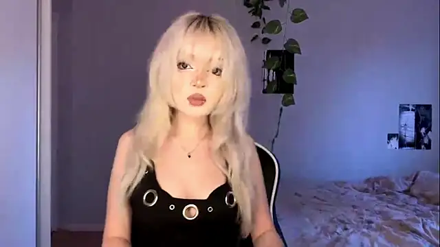 Snapshot of Velvets_Vixens01 chatting on June 10, 2026, 5:45 pm Velvets Vixens01 online show from June 10, 2026, 5:45 pm