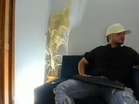 jeann alexx online show from June 24, 2026, 2:21 am