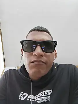Juniorluzardo online show from July 10, 2026, 5:37 pm