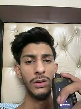 Snapshot of ronnnnn718 chatting on June 19, 2026, 1:48 pm ronnnnn718 online show from June 19, 2026, 1:48 pm