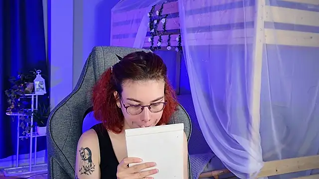 SeraphineDuskryn online show from August 4, 2026, 8:33 pm