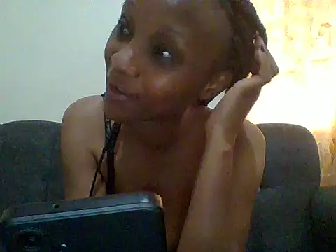 Snapshot of Precious-Glam chatting on June 19, 2026, 7:12 am Precious-Glam online show from June 19, 2026, 7:12 am