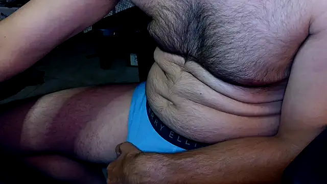 Snapshot of talltannhandsome chatting on July 28, 2026, 12:48 pm talltannhandsome online show from July 28, 2026, 12:48 pm