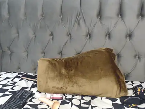 Snapshot of Loyal_Alisha chatting on June 25, 2026, 5:12 am Loyal Alisha online show from June 25, 2026, 5:12 am