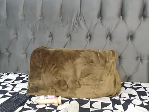 Snapshot of Loyal_Alisha chatting on June 25, 2026, 5:17 pm Loyal Alisha online show from June 25, 2026, 5:17 pm