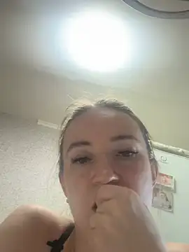 Snapshot of lunar_silk chatting on July 29, 2026, 3:21 pm lunar silk online show from July 29, 2026, 3:21 pm