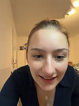 Snapshot of Violet_Velvet chatting on June 14, 2026, 8:33 pm Violet Velvet online show from June 14, 2026, 8:33 pm